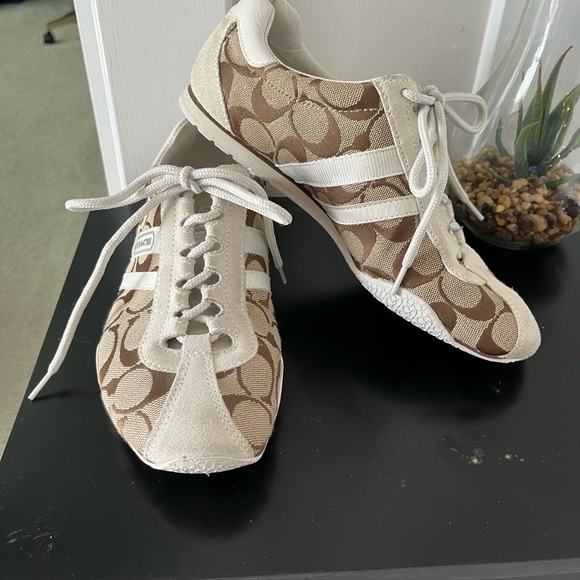Coach Katelyn Sneakers Sz 7 - Picture 1 of 9